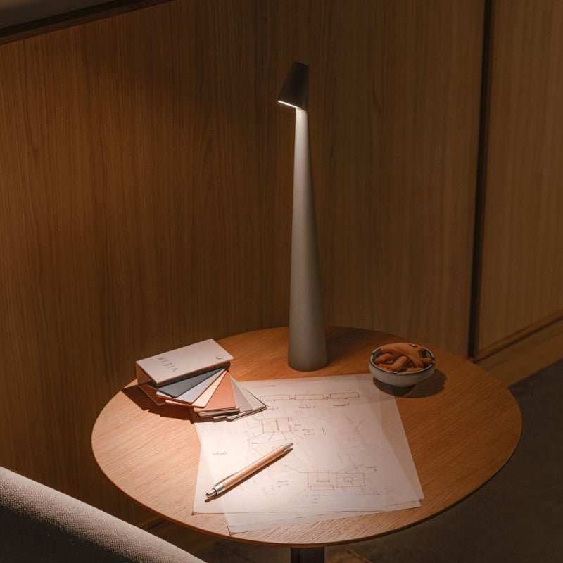 Bezprzewodowa Lampa Stołowa LED – Minimalistyczna Konstrukcja z Aluminium