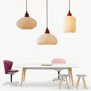 Biała Ceramiczna Lampa Wisząca w Stylu Vintage