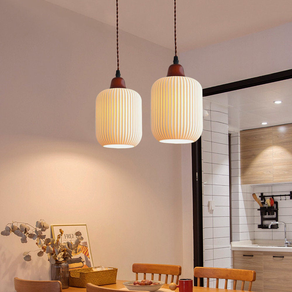 Biała Ceramiczna Lampa Wisząca w Stylu Vintage