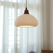 Biała Ceramiczna Lampa Wisząca w Stylu Vintage