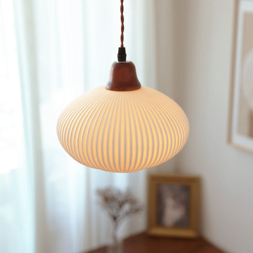 Biała Ceramiczna Lampa Wisząca w Stylu Vintage