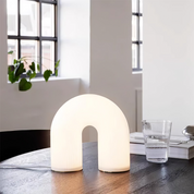 Biała Lampa Stołowa z Łukowym Stelażem LED