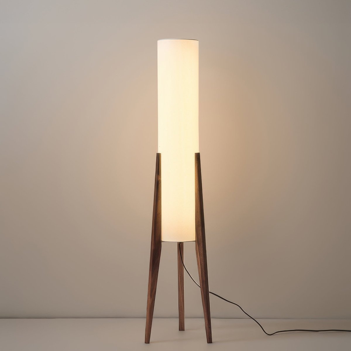 Lampa Podłogowa Japandi – Wykończenie Orzech Włoski, Drewniany Abażur
