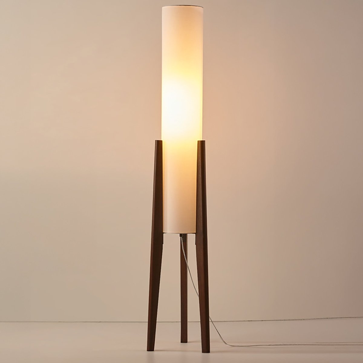 Lampa Podłogowa Japandi – Wykończenie Orzech Włoski, Drewniany Abażur