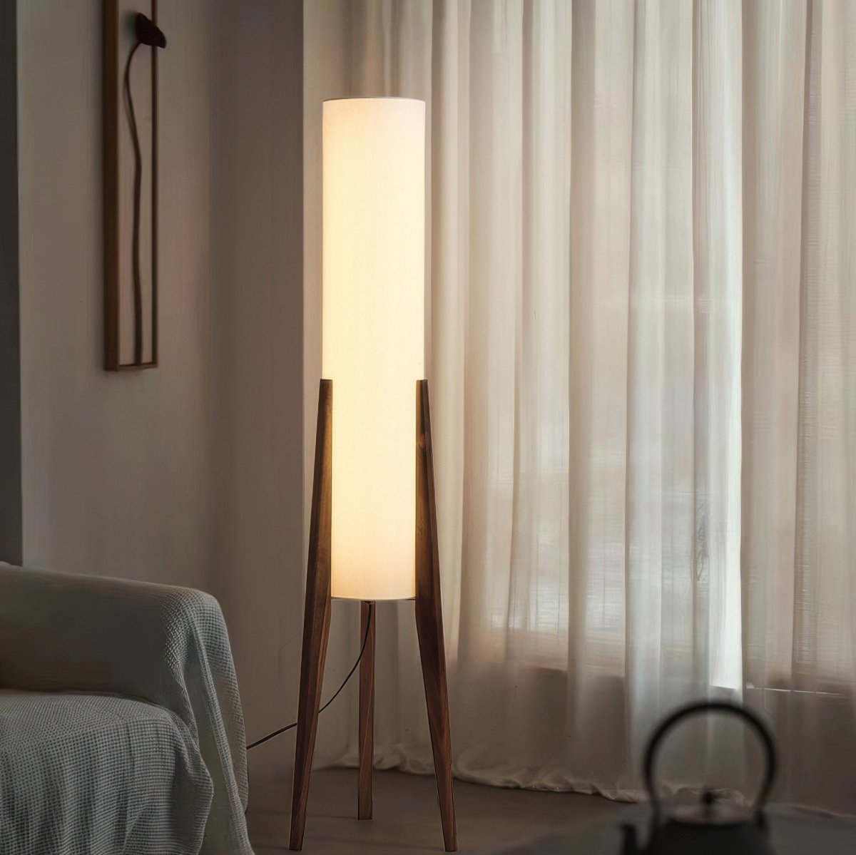 Lampa Podłogowa Japandi – Wykończenie Orzech Włoski, Drewniany Abażur