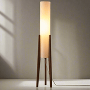 Lampa Podłogowa Japandi – Wykończenie Orzech Włoski, Drewniany Abażur