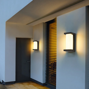 Inteligentna Lampa Ścienna z Czujnikiem Ruchu