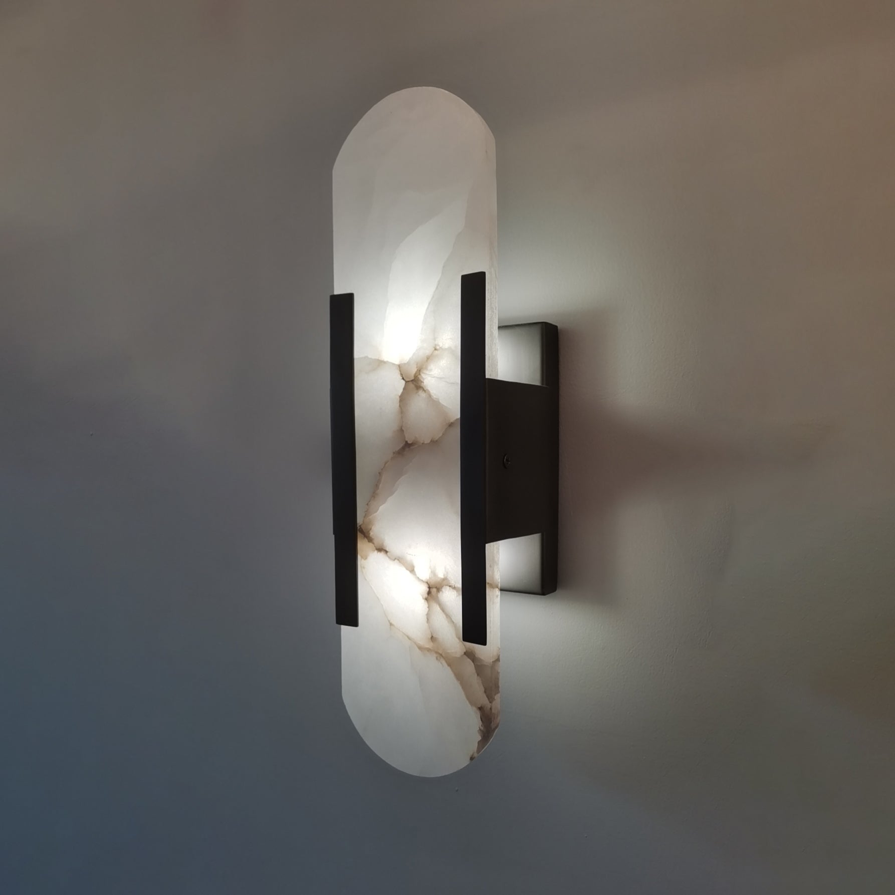 Kinkiet_Owalny_z_Marmuru_ze_Zmienn_Barw_wiat_a_LED_Elegancka_Lampa_cienna_z_Naturalnego_Kamienia_do_Salonu_i_Sypialni1.jpg