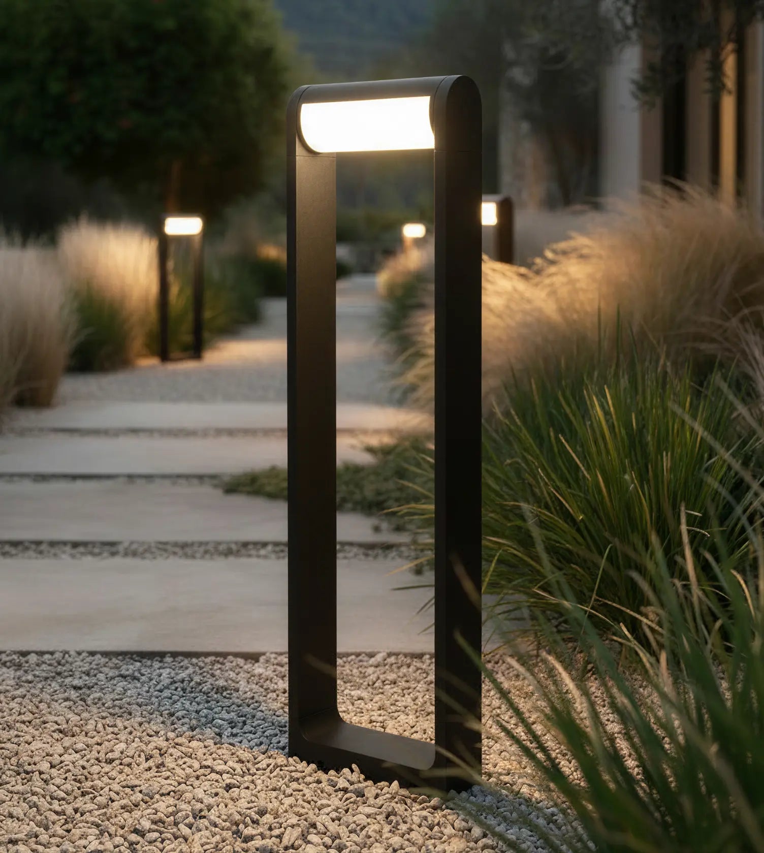 Lampa Zewnętrzna LED – Regulowana Konstrukcja IP65
