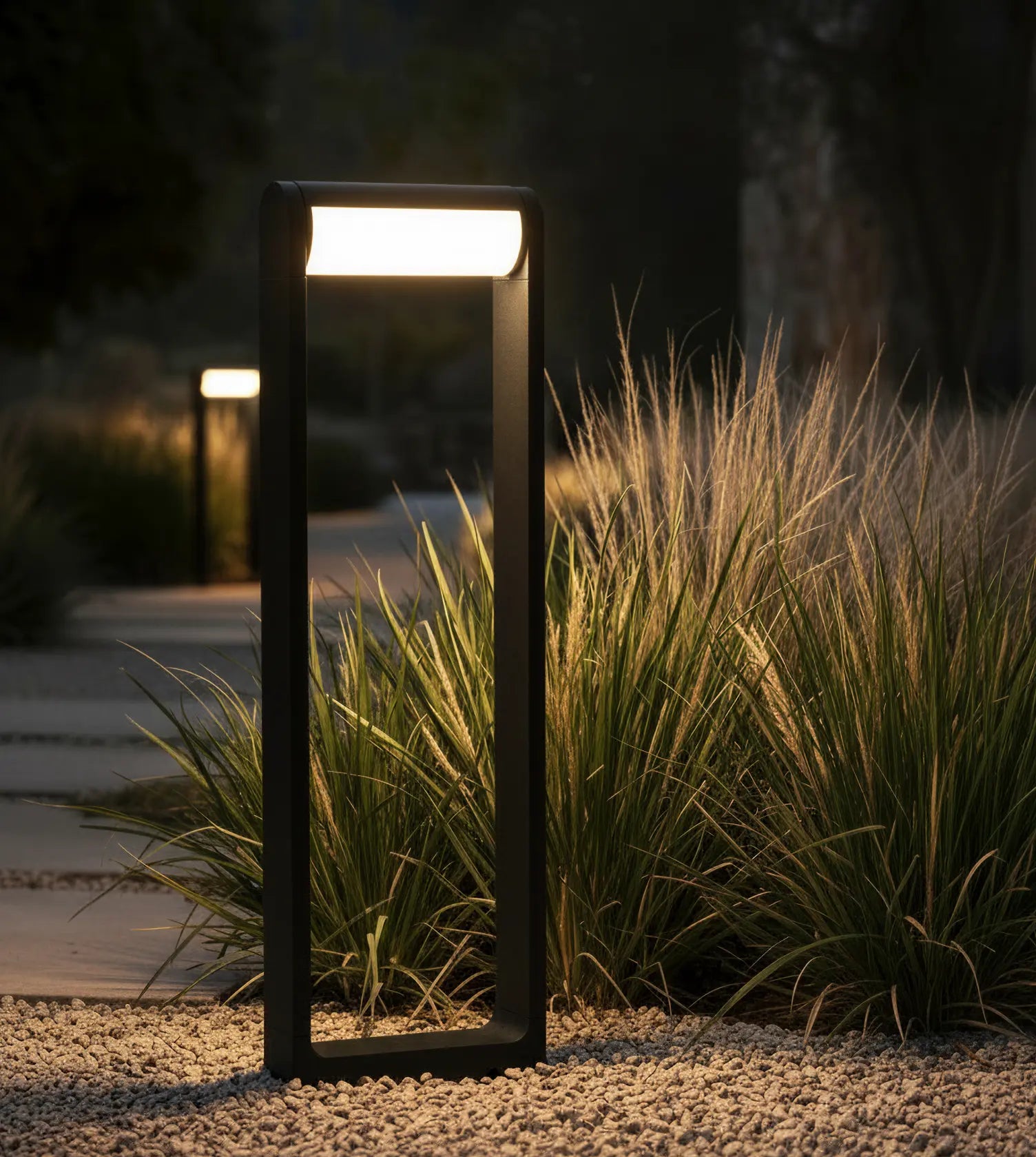Lampa Zewnętrzna LED – Regulowana Konstrukcja IP65