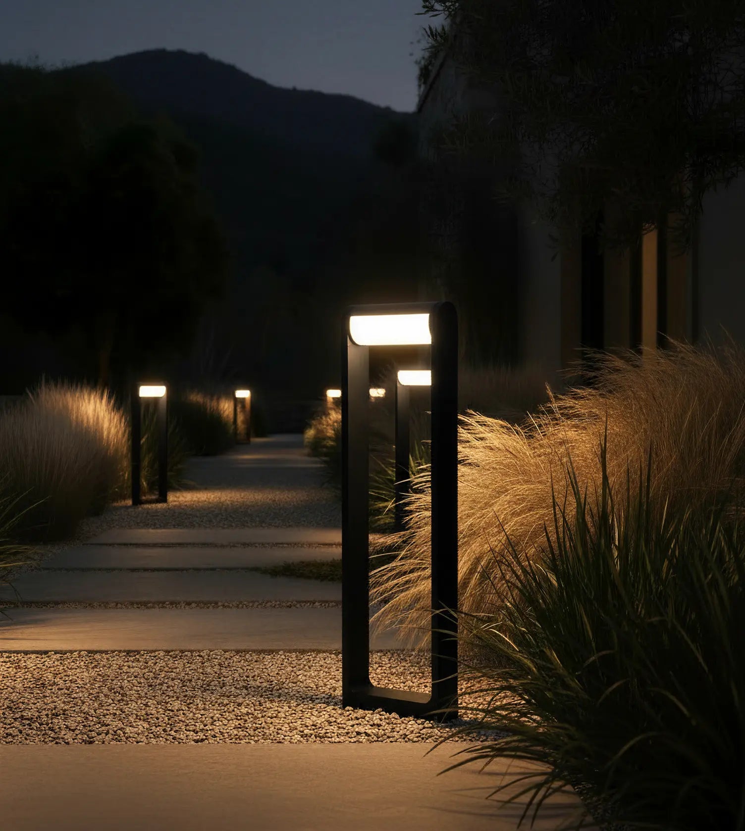 Lampa Zewnętrzna LED – Regulowana Konstrukcja IP65