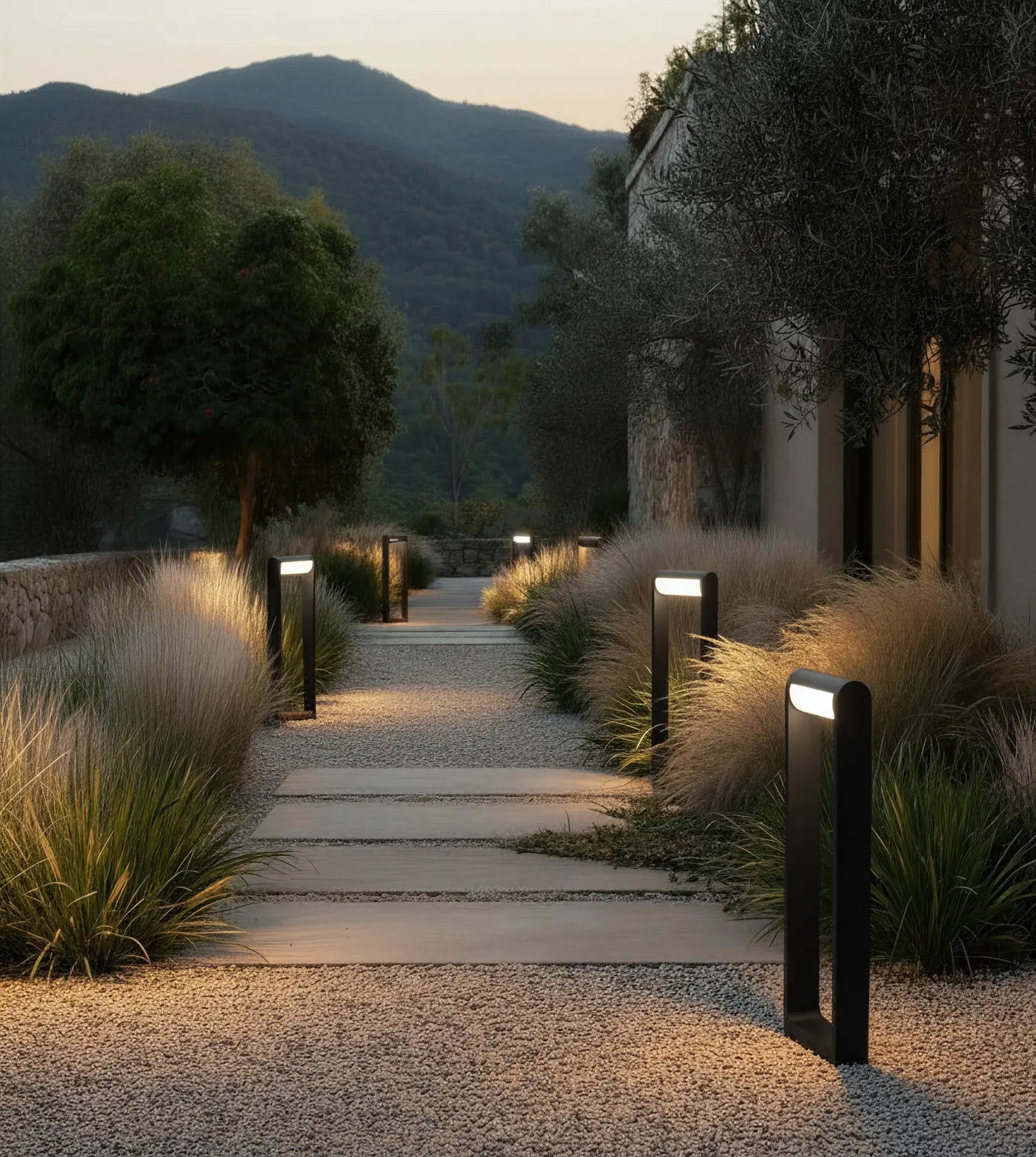 Lampa Zewnętrzna LED – Regulowana Konstrukcja IP65