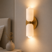 Kinkiet Ścienny Minimalistyczny – Metalowa Lampa z Dyfuzorem Akrylowym i Złotym Wykończeniem