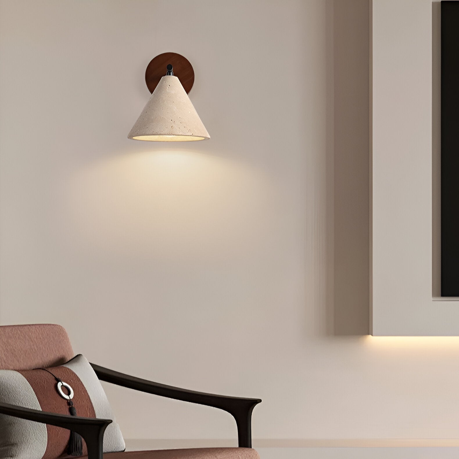 Kinkiet Ścienny Trawertyn Stożkowy – Lampa z Naturalnego Kamienia z Ciepłym Światłem LED