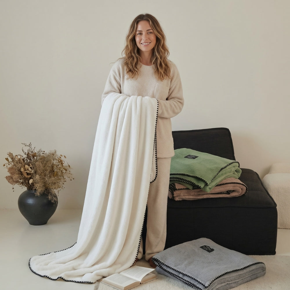 Bouclé Winter Blanket – Light & Warm, 4 Colours, 4 Sizes