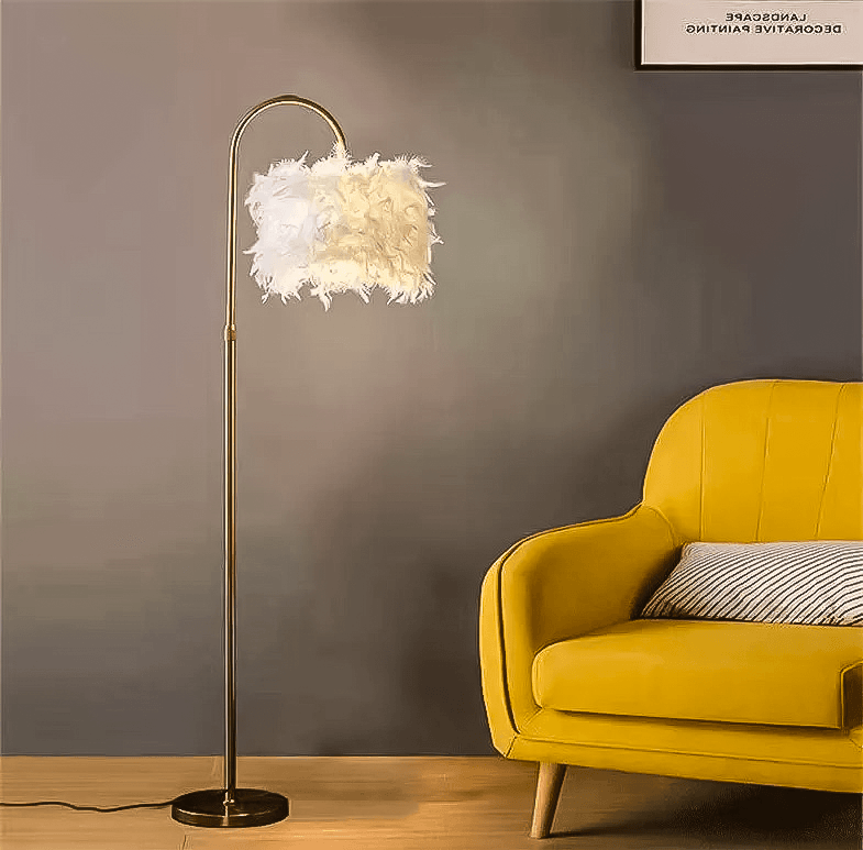 Lampa Podłogowa z Piórami – Elegancka Lampa Stojąca w Złotym Kolorze 161 cm