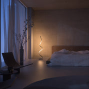 Lampa Podłogowa LED Skręcona – Czarna, Ściemnialna