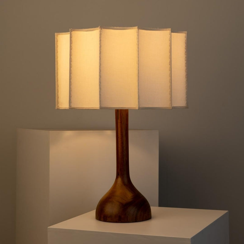 Lampa Stołowa Retro z Orzechowym Drewnem i Materiałowym Abażurem
