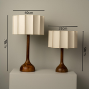 Lampa Stołowa Retro z Orzechowym Drewnem i Materiałowym Abażurem