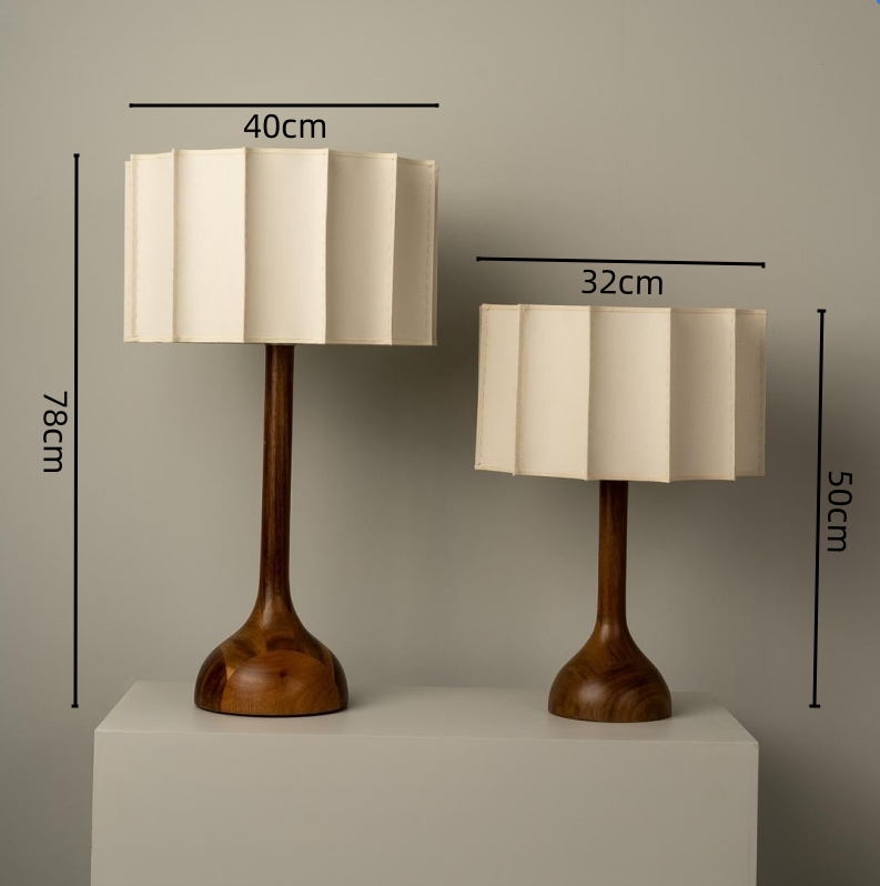 Lampa Stołowa Retro z Orzechowym Drewnem i Materiałowym Abażurem