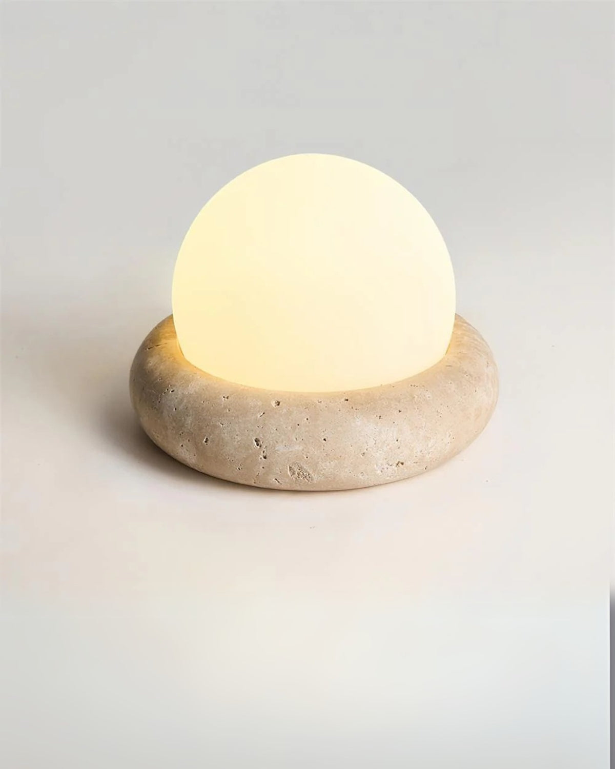 Lampa Stołowa z Kulistą Kamienną Podstawą