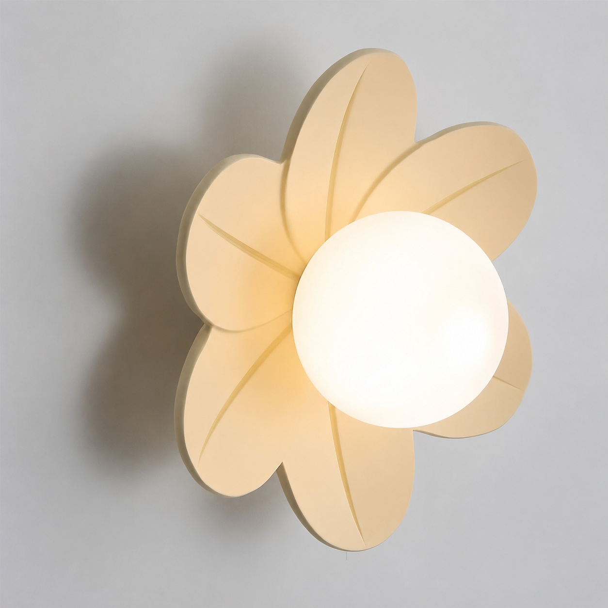 Lampa Sufitowa Kwiat – Dekoracyjny Plafon z Matową Kulą do Sypialni i Salonu