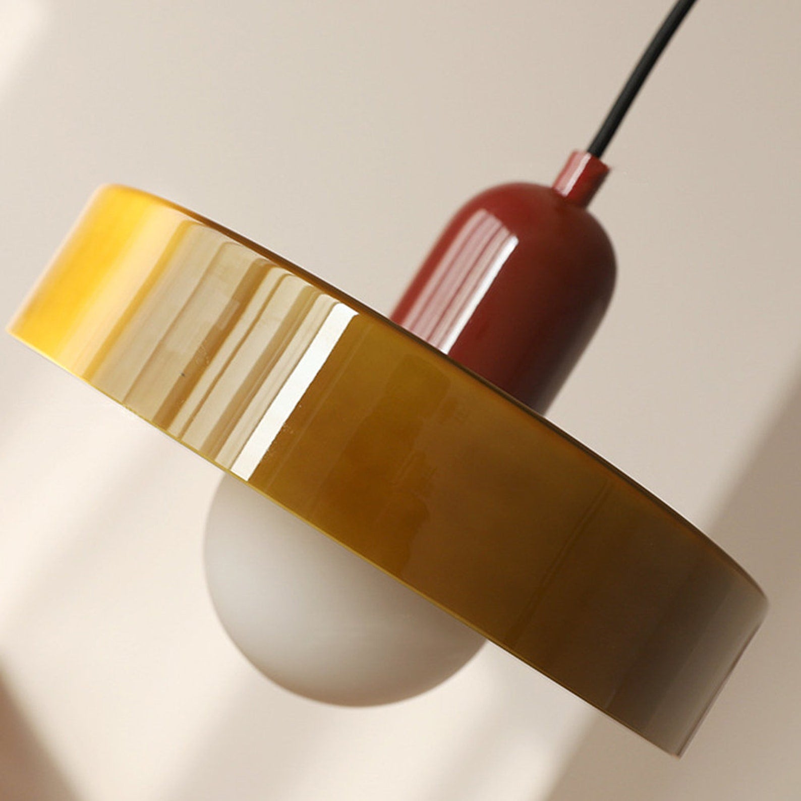 Lampa Sufitowa o Harmonijnej Atmosferze | Lampa do Salonu