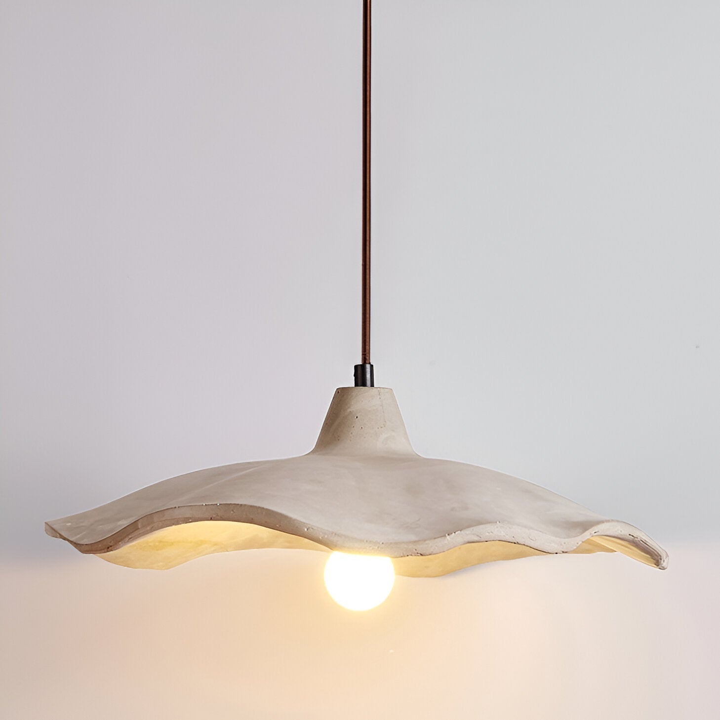 Lampa Wisząca Wabi-Sabi z Cementu – Organiczny Kwiatowy Design