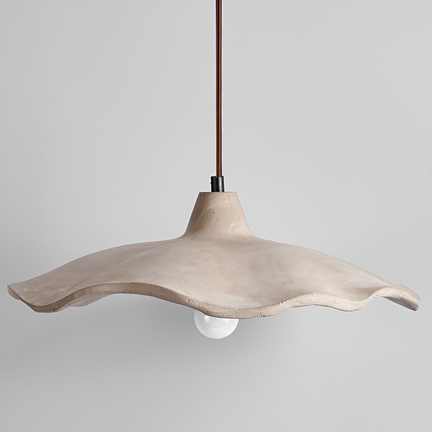 Lampa Wisząca Wabi-Sabi z Cementu – Organiczny Kwiatowy Design