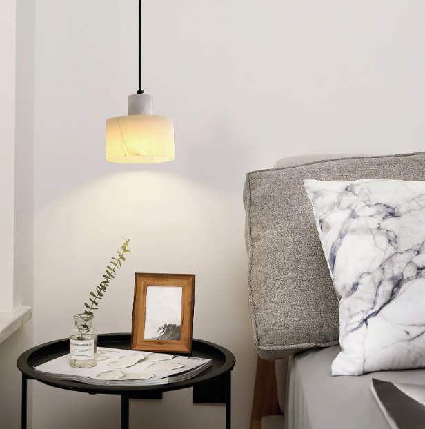 Lampa Wisząca z Alabastru – Cylindryczny Design z Naturalnego Kamienia