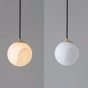 Lampa Wisząca z Alabastru – Naturalny Kamień i Miękkie Światło
