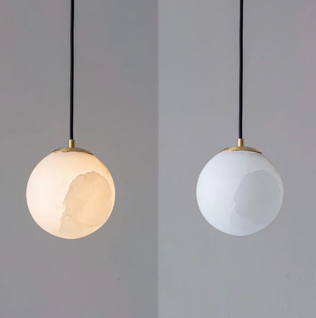 Lampa Wisząca z Alabastru – Naturalny Kamień i Miękkie Światło