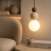 Lampa Wisząca z Trawertynu, Drewna i Szkła – Naturalny Design do Sypialni i Salonu