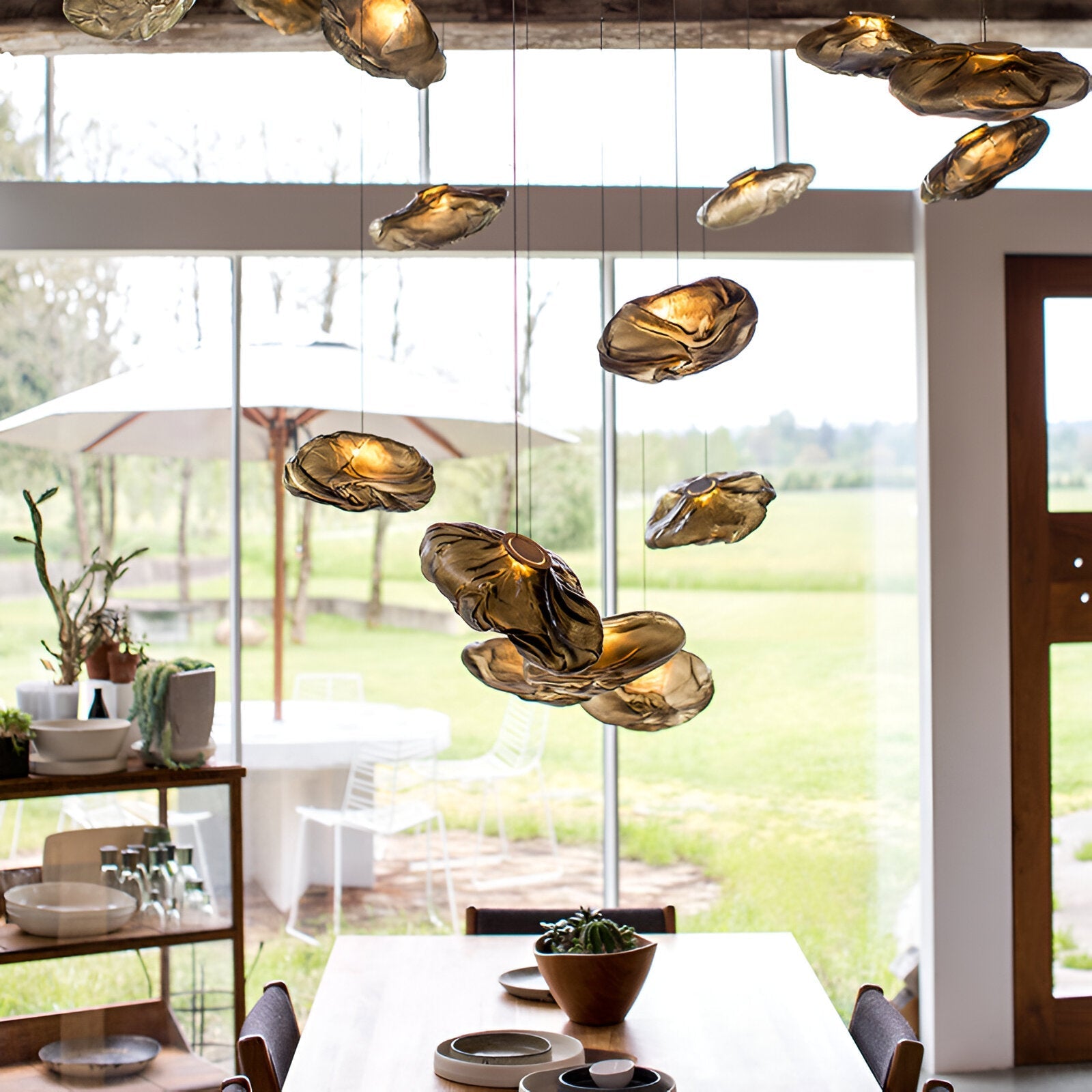 Lampa Wisząca ze Szkła – Organiczna Forma Inspirowana Chmurą