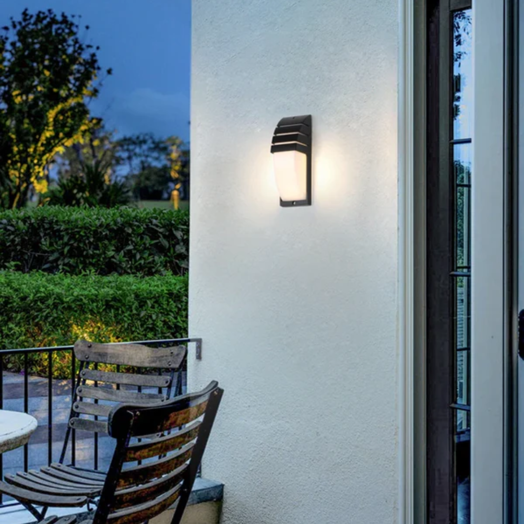 Lampa Zewnętrzna Ścienna z Czujnikiem Ruchu, Matowa Czerń — Oświetlenie LED IP65 do Ogrodu i Podjazdu