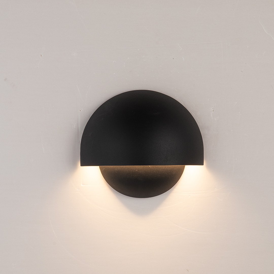 Lampa Ścienna LED – Aluminium z Ciepłym Światłem