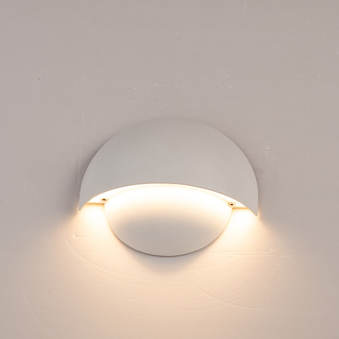 Lampa Ścienna LED – Aluminium z Ciepłym Światłem