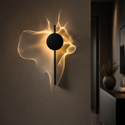 Lampa Ścienna Wave – Rzeźbiarska Forma i Falista Projekcja Światła