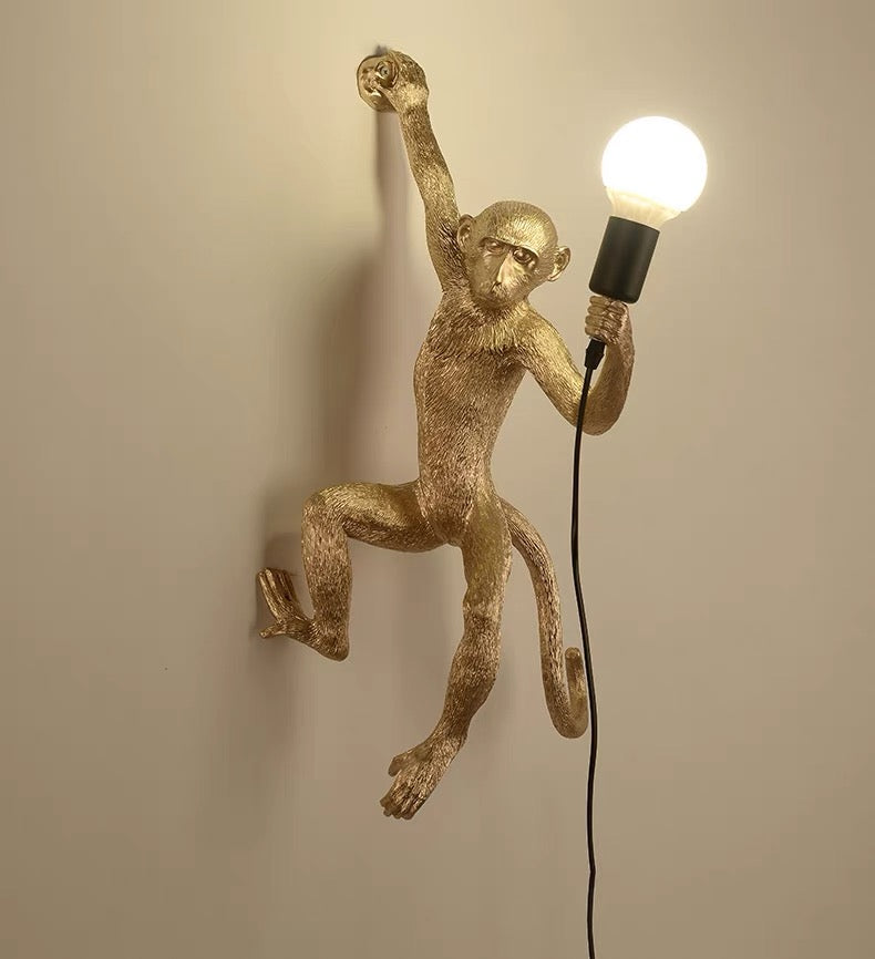 Lampa ścienna w Kształcie Wiszącej Małpki