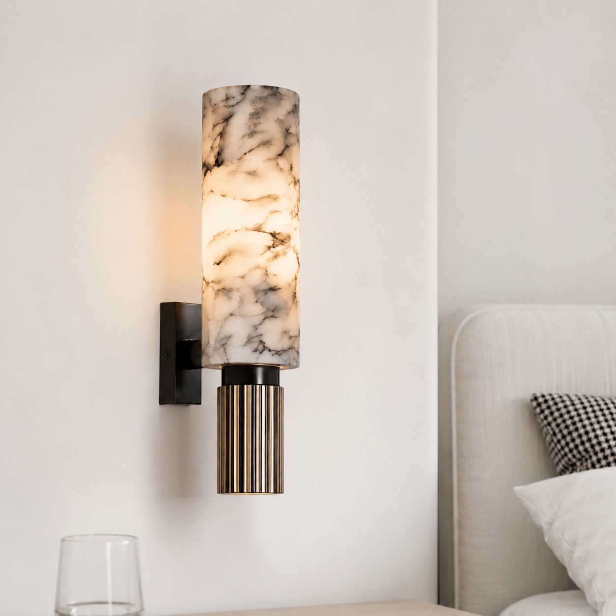 Lampa Ścienna z Alabastru i Mosiądzu – Japandi