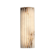 Lampa Ścienna z Naturalnego Alabastru – Żłobiona Forma i Ciepłe Światło