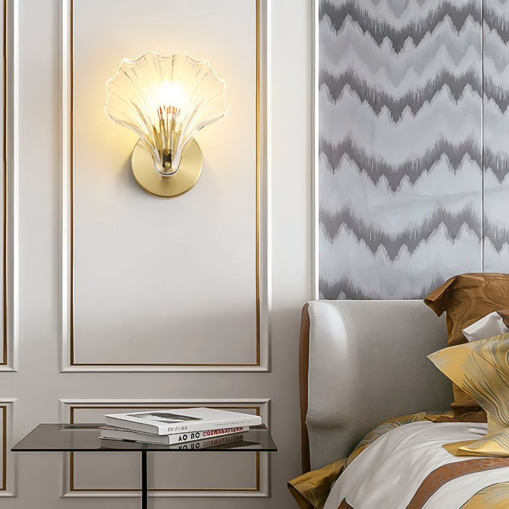 Lampa Ścienna z Ryflowanym Szkłem – Elegancka Forma i Ciepłe Światło