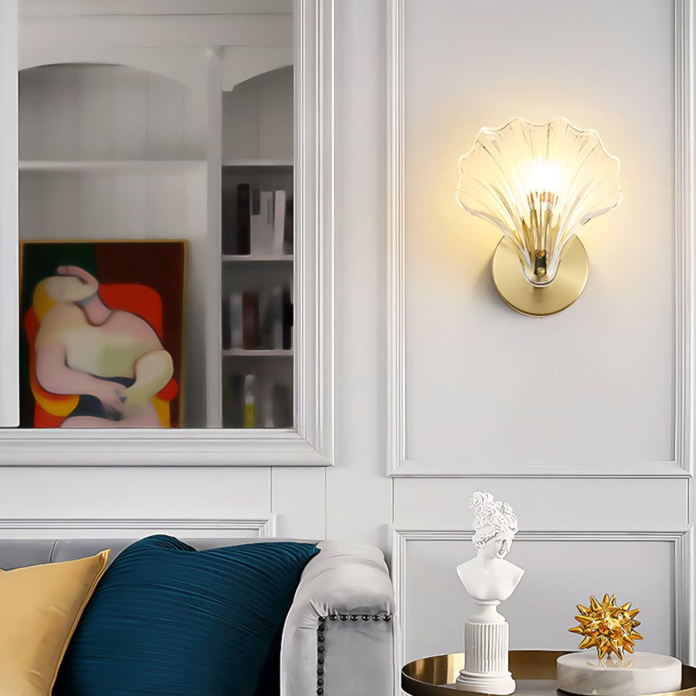Lampa Ścienna z Ryflowanym Szkłem – Elegancka Forma i Ciepłe Światło