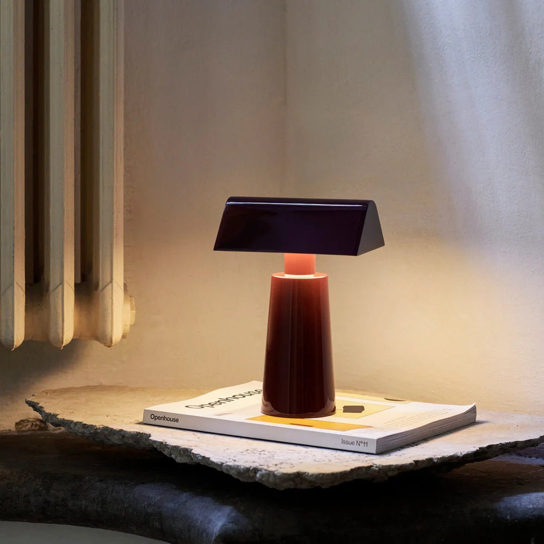Lampa stołowa LED ze stali lakierowanej z portem USB i sterowaniem dotykowym