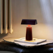 Lampa stołowa LED ze stali lakierowanej z portem USB i sterowaniem dotykowym