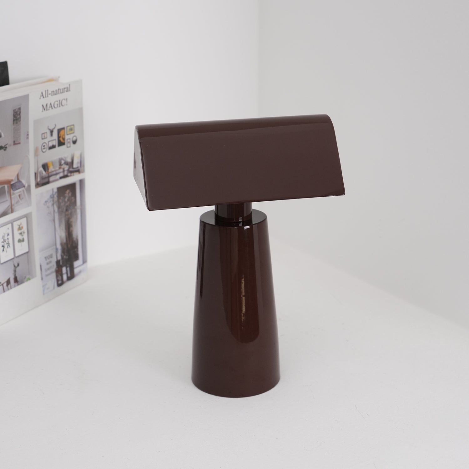 Lampa stołowa LED ze stali lakierowanej z portem USB i sterowaniem dotykowym