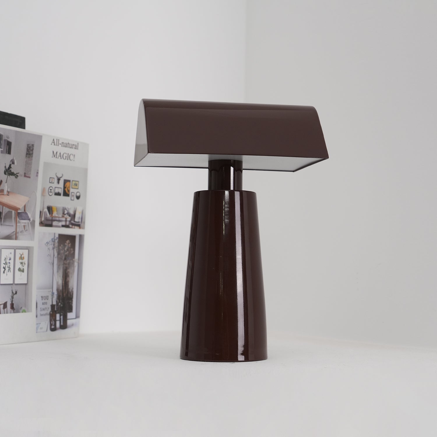 Lampa stołowa LED ze stali lakierowanej z portem USB i sterowaniem dotykowym