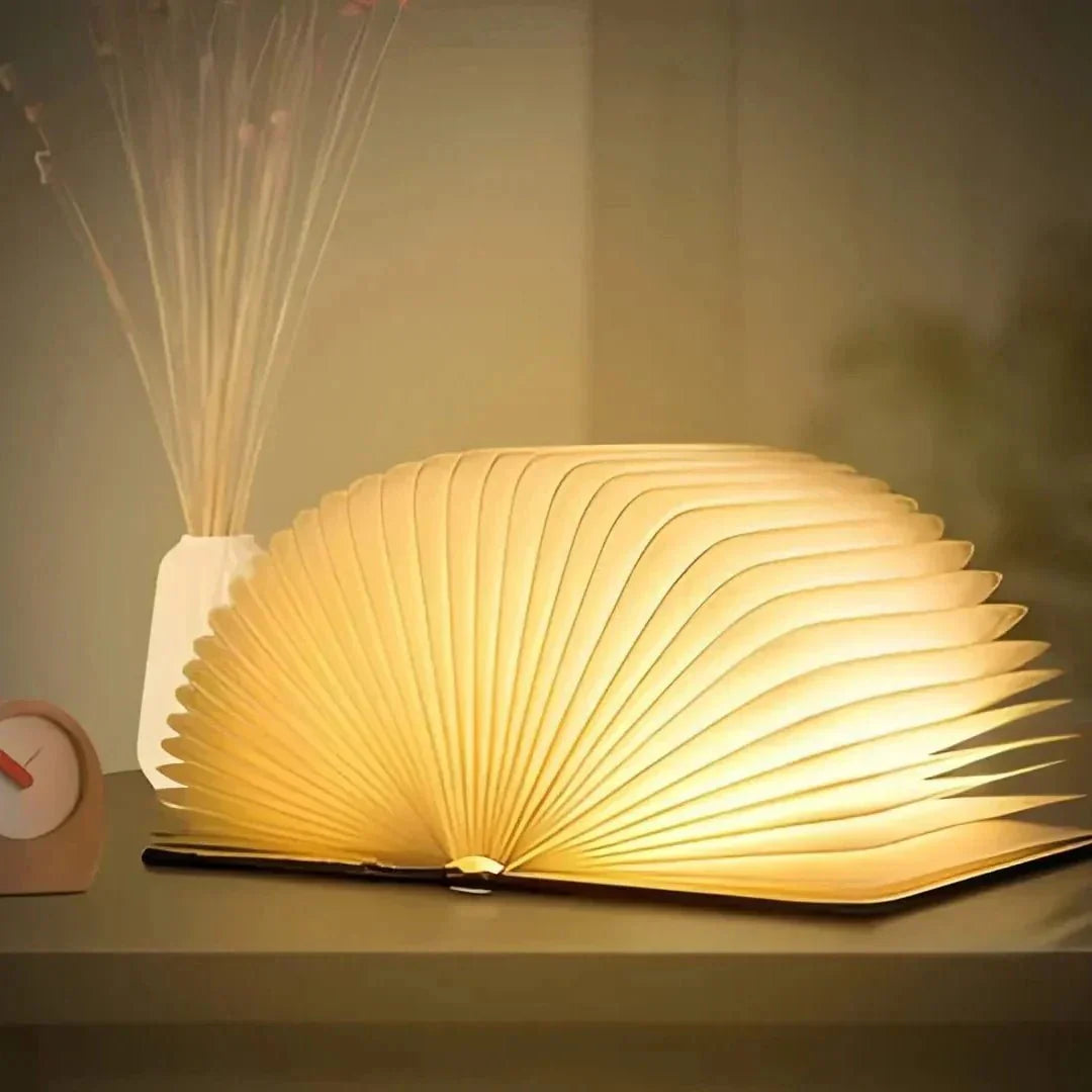 Lampka na Biurko z Otwartą Książką