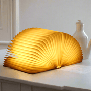 Lampka na Biurko z Otwartą Książką