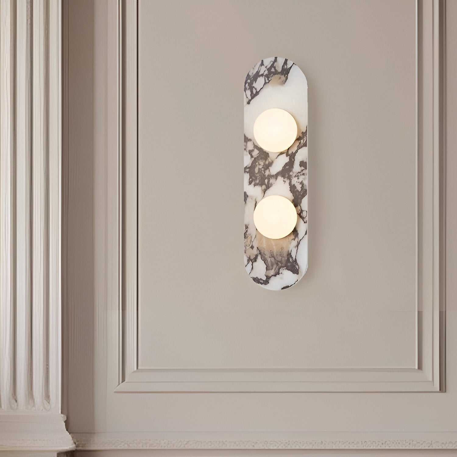 Marmurowa Lampa Ścienna – Minimalistyczna Forma z Okrągłymi Punktami Świetlnymi